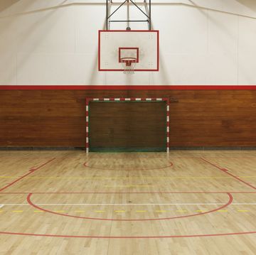 Sporthalle mit Holzboden